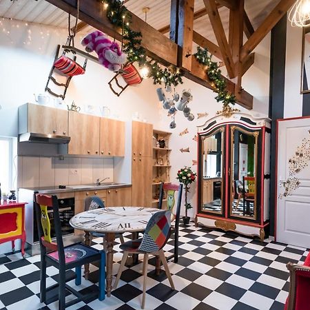 Insolite Alice In Wonderland Gujan-Mestras Exterior foto