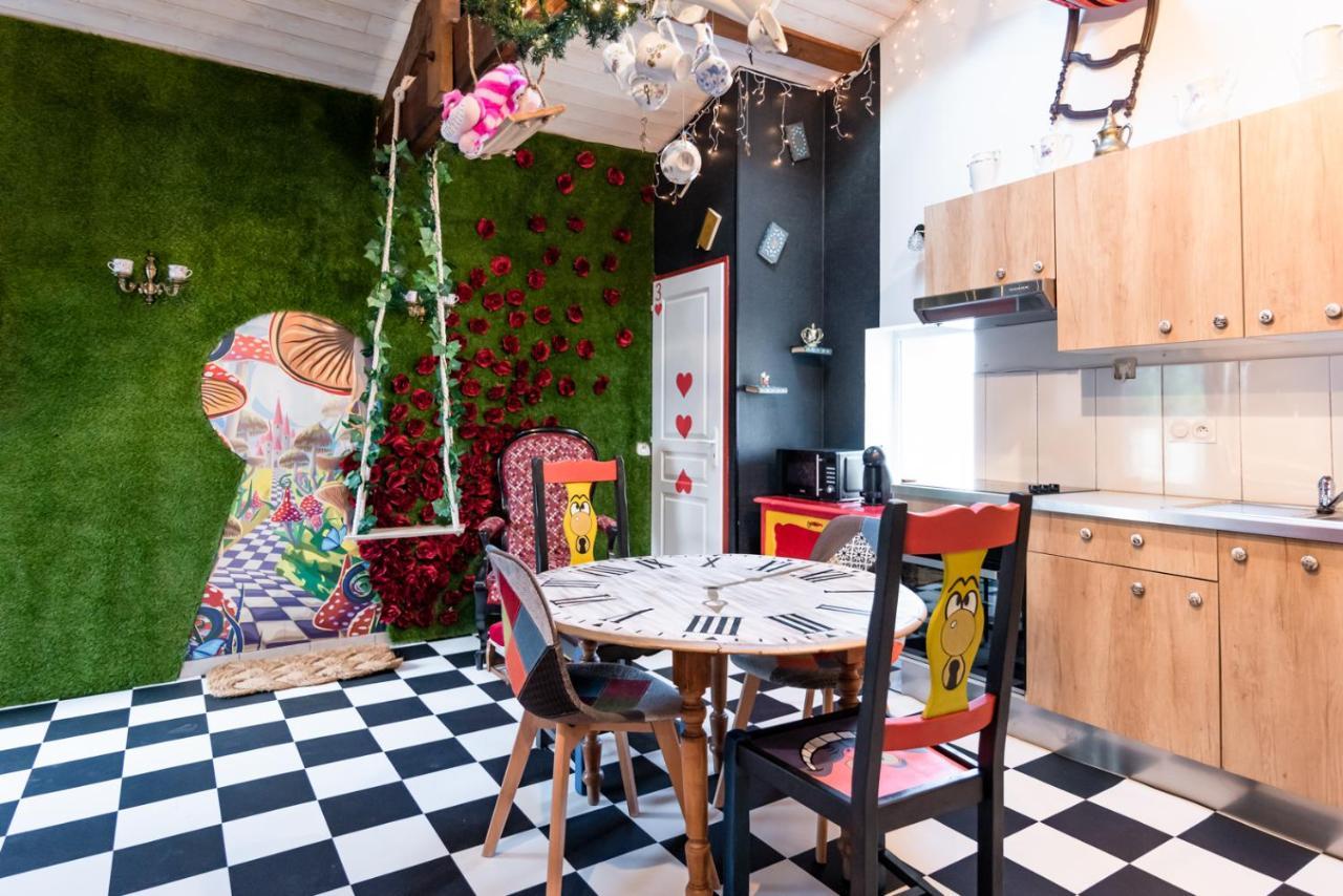 Insolite Alice In Wonderland Gujan-Mestras Exterior foto