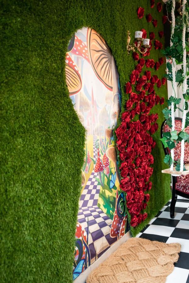 Insolite Alice In Wonderland Gujan-Mestras Exterior foto