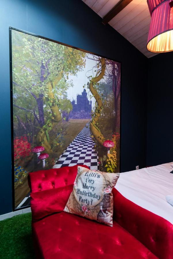 Insolite Alice In Wonderland Gujan-Mestras Exterior foto