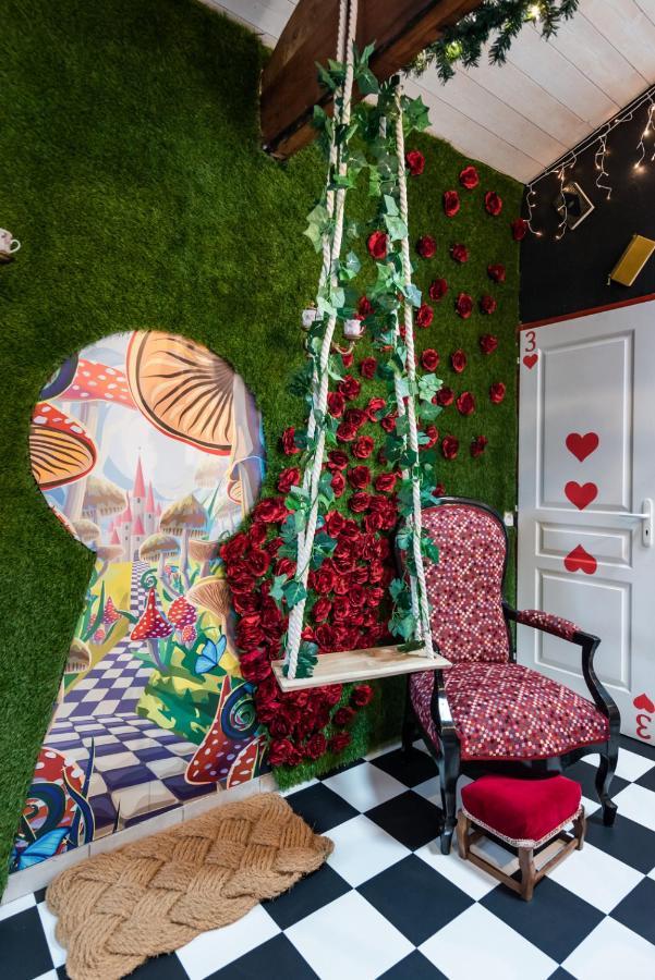 Insolite Alice In Wonderland Gujan-Mestras Exterior foto